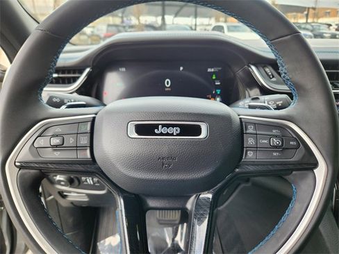 Used 2022 Jeep Grand Cherokee Trailhawk w/ Luxury Tech Group III image 23