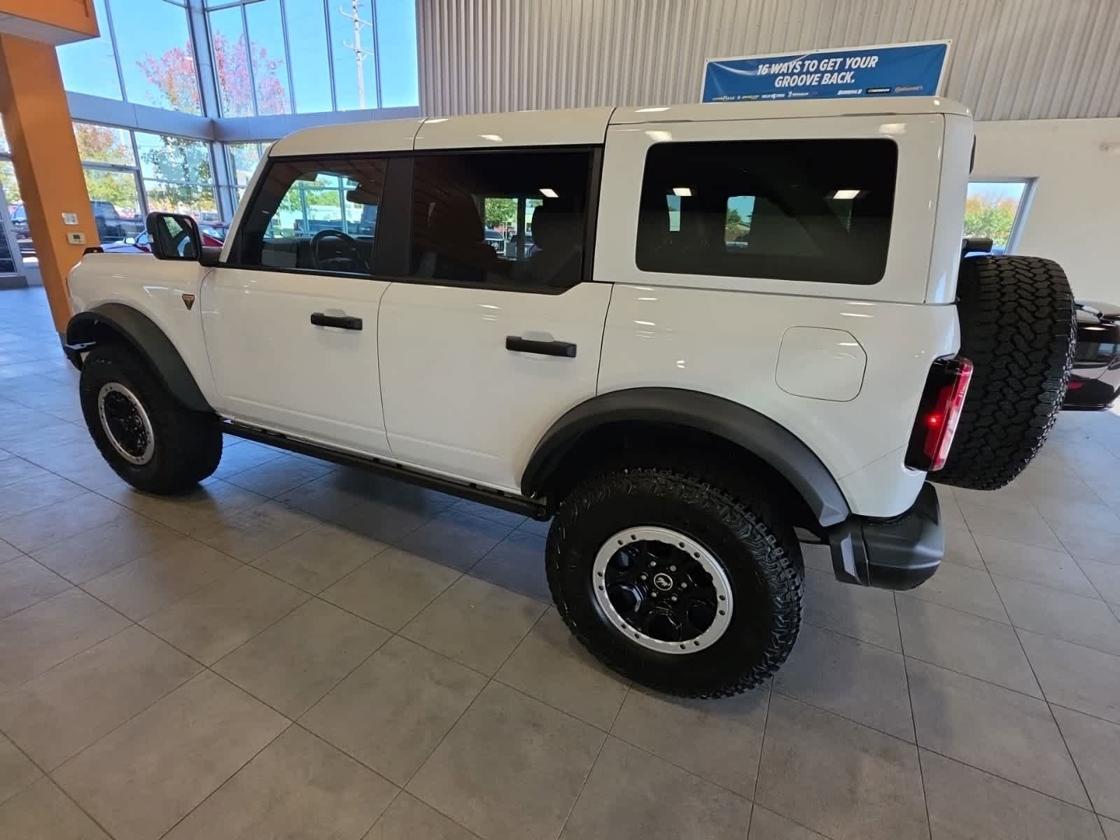 Used 2025 Ford Bronco Badlands AWD/4WD image 14