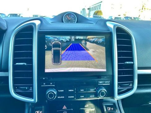 Used 2017 Porsche Cayenne image 37