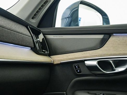 Certified 2025 Volvo XC90 B6 Plus w/ Protection Package Premier image 30