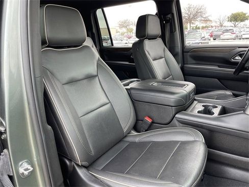 Used 2023 Chevrolet Suburban Premier image 27