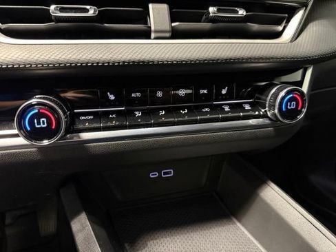 Used 2025 Chevrolet Equinox LT w/ Convenience Package II FWD image 22