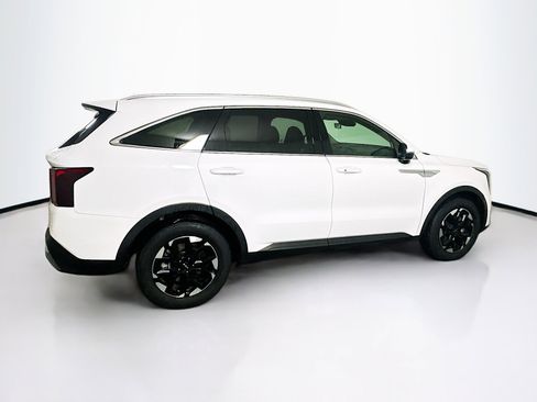 Used 2024 Kia Sorento S image 10