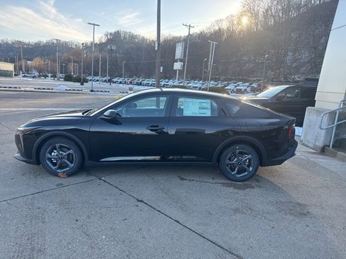 New 2025 Kia K4 LXS image 4