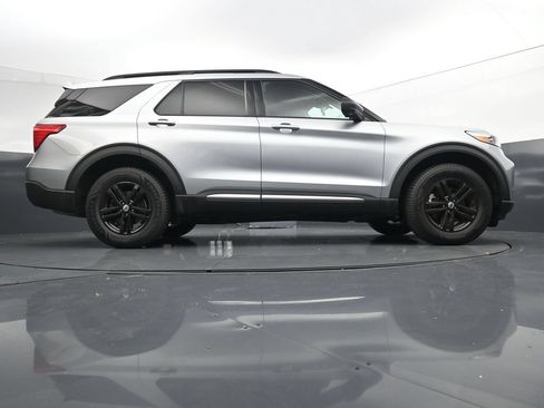 Used 2022 Ford Explorer XLT AWD/4WD image 37
