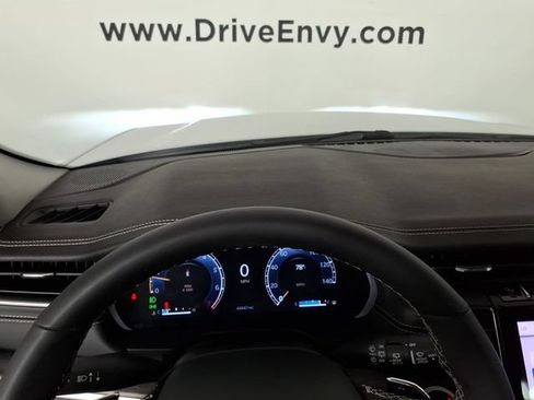 Used 2023 Jeep Grand Cherokee Limited AWD/4WD image 25