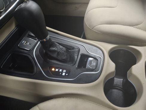 Used 2019 Jeep Cherokee Latitude w/ Popular Appearance Group image 26