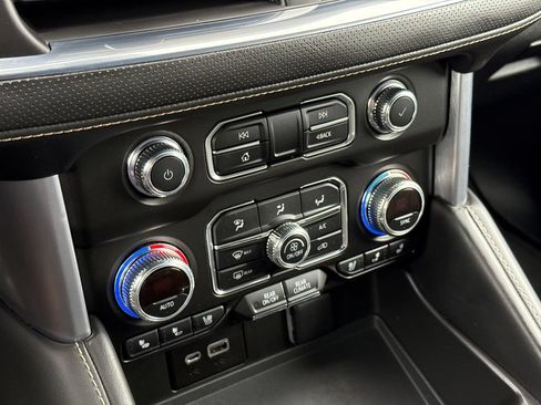 Used 2023 GMC Yukon SLT RWD image 28