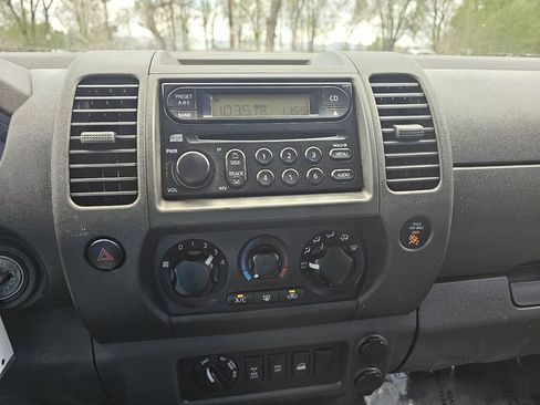 Used 2005 Nissan Xterra Off-Road AWD/4WD image 14