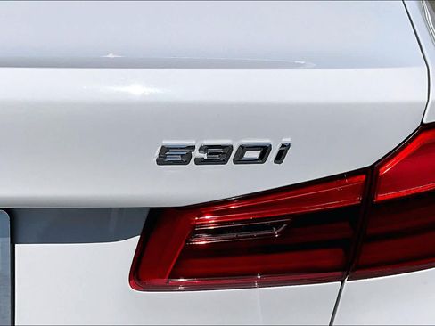 Used 2018 BMW 530i w/ Premium Package RWD image 9
