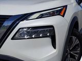 Used 2022 Nissan Rogue SV image 2