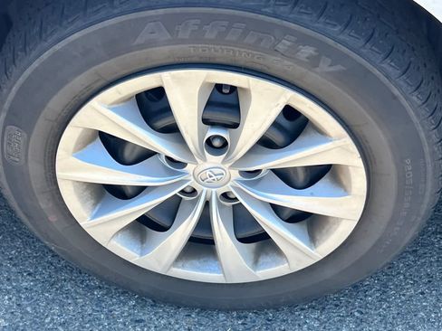 Used 2017 Toyota Camry LE FWD image 10