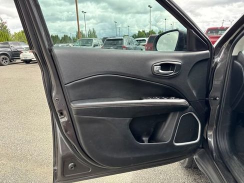 Used 2018 Jeep Compass Sport AWD/4WD image 13