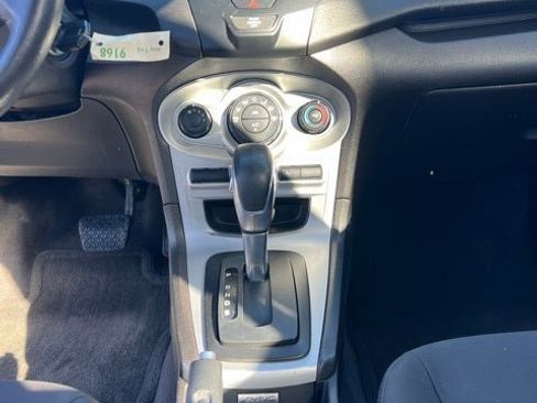 Used 2015 Ford Fiesta SE image 10