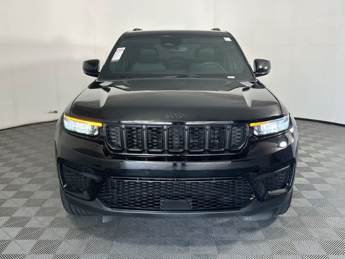 Used 2023 Jeep Grand Cherokee Altitude RWD image 8