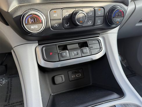 Used 2022 GMC Acadia SLT w/ Technology Package image 19