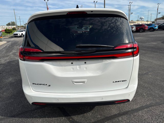 Used 2025 Chrysler Pacifica Limited FWD image 4