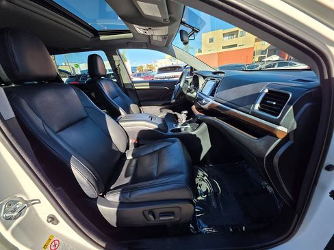 Used 2016 Toyota Highlander Limited image 12