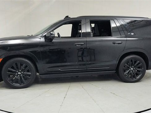 Used 2022 Cadillac Escalade Sport Platinum image 2