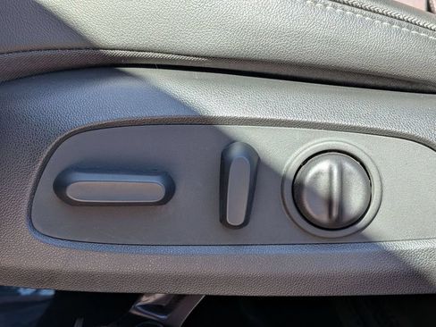 Used 2023 Buick Encore GX Preferred w/ Cold Weather Comfort Package FWD image 18