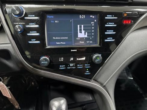 Used 2020 Toyota Camry SE FWD image 18