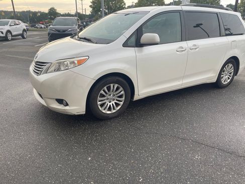 Used 2016 Toyota Sienna XLE FWD image 15