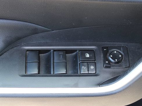 Used 2021 Toyota RAV4 XLE AWD/4WD image 28