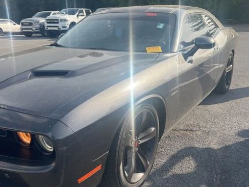 Used 2018 Dodge Challenger R/T image 4