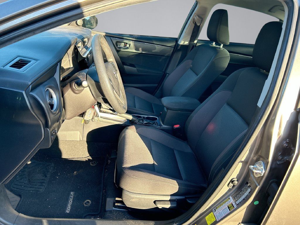Used 2017 Toyota Corolla LE FWD image 11