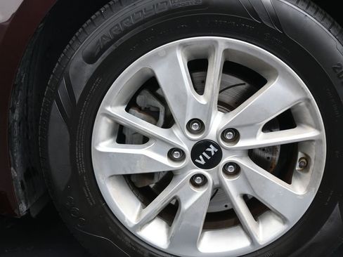 Used 2019 Kia Optima LX image 10