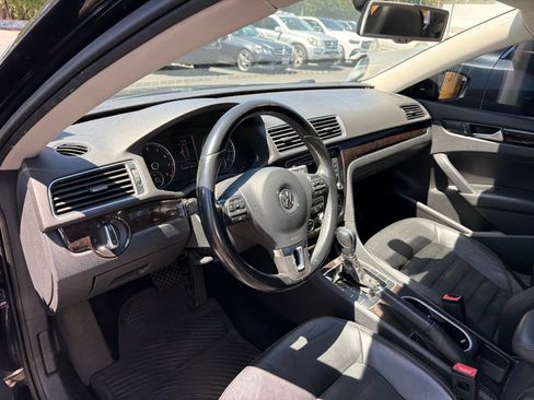 Used 2014 Volkswagen Passat 1.8T SEL Premium FWD image 9