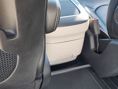 Used 2024 Chrysler Pacifica Limited w/ Trailer Tow Group image 38