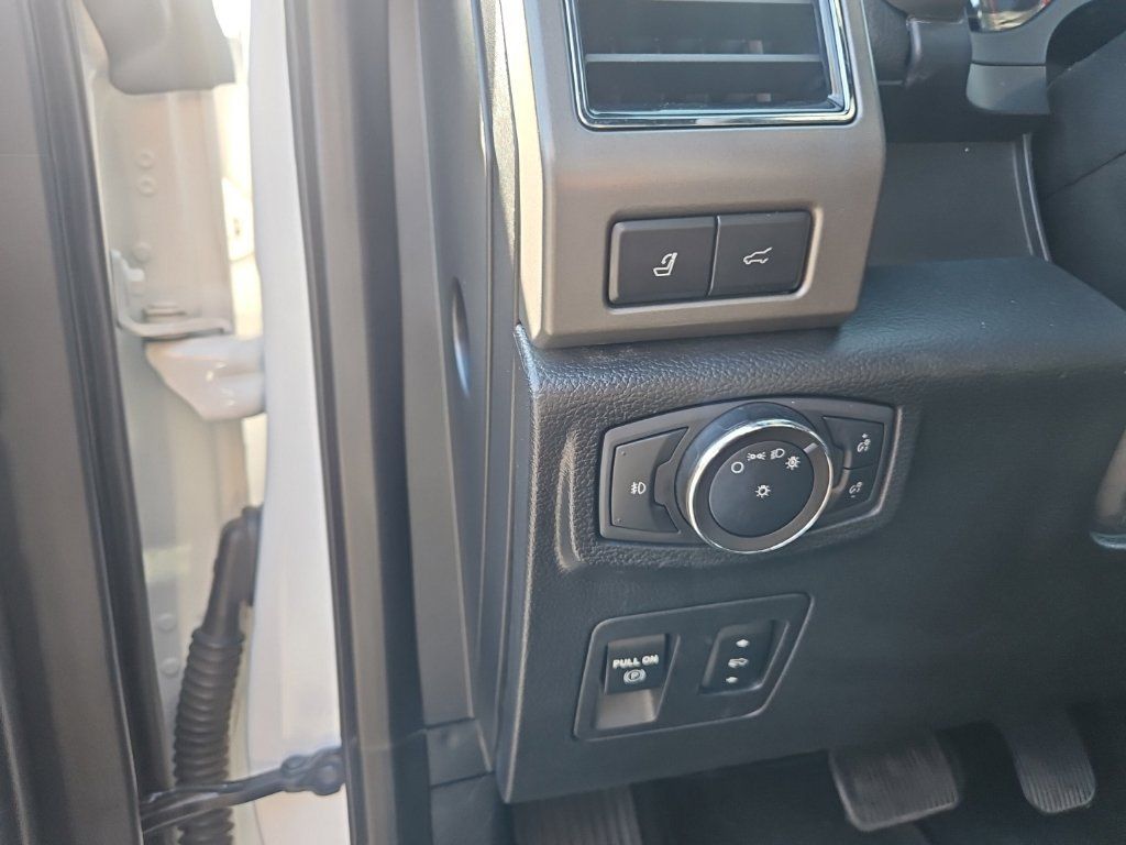 Used 2019 Ford Expedition XLT w/ Equipment Group 202A RWD image 15