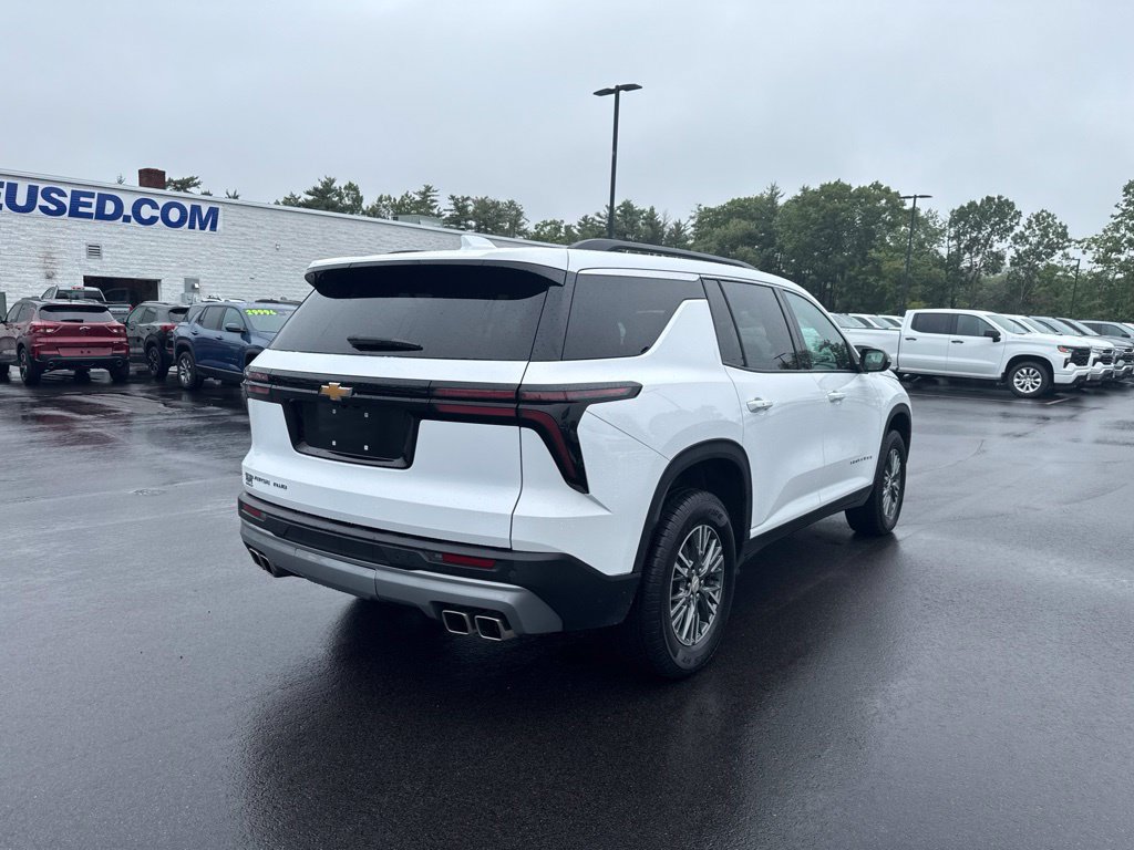 Used 2025 Chevrolet Traverse LT AWD/4WD image 4