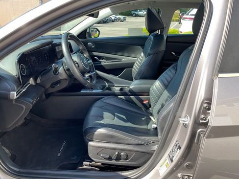 Used 2023 Hyundai Elantra Limited image 36