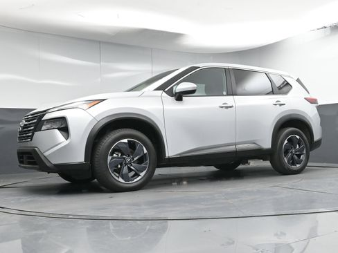 Used 2024 Nissan Rogue SV image 22