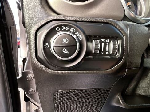 Used 2020 Jeep Gladiator Sport w/ Quick Order Package 24S image 17