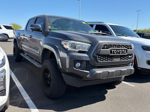 Used 2019 Toyota Tacoma TRD Sport w/ Technology Package image 2