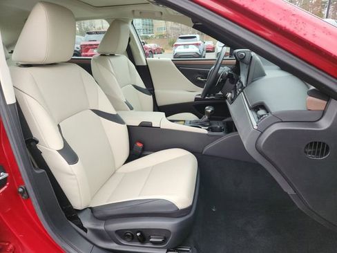 Certified 2025 Lexus ES 300h w/ Premium Package image 18