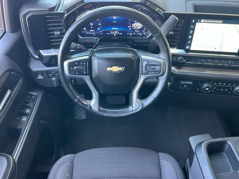 Used 2025 Chevrolet Silverado 1500 LT AWD/4WD image 14