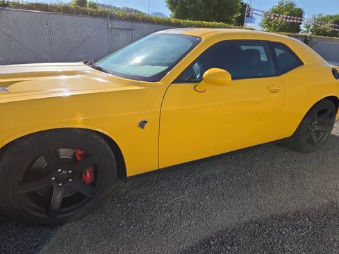Used 2017 Dodge Challenger SRT Hellcat RWD image 2