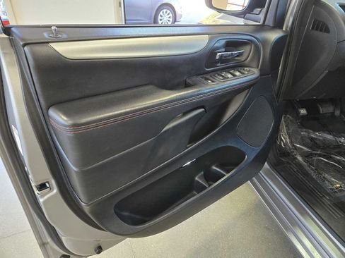 Used 2019 Dodge Grand Caravan GT FWD image 11