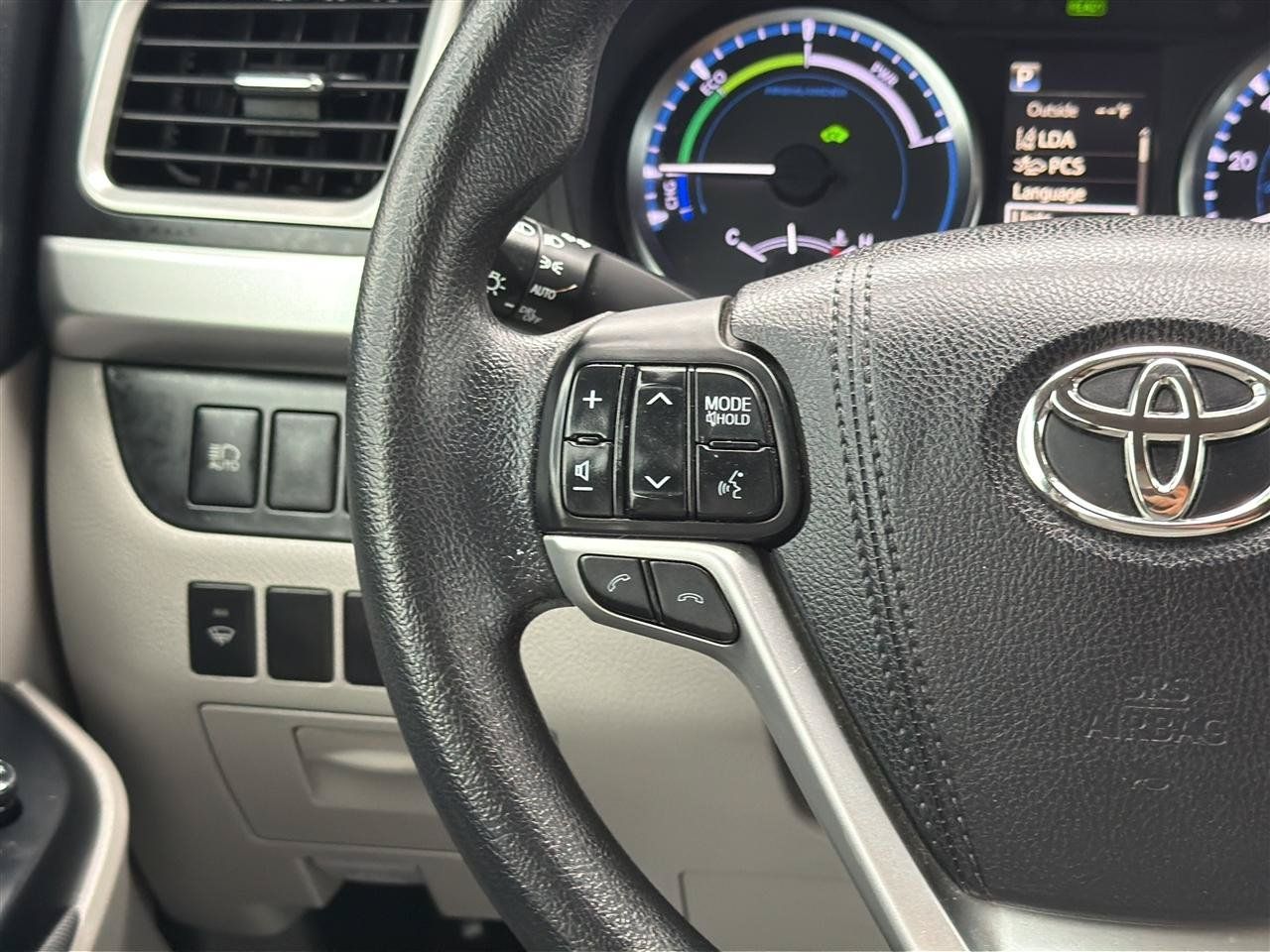 Used 2017 Toyota Highlander LE AWD/4WD image 24