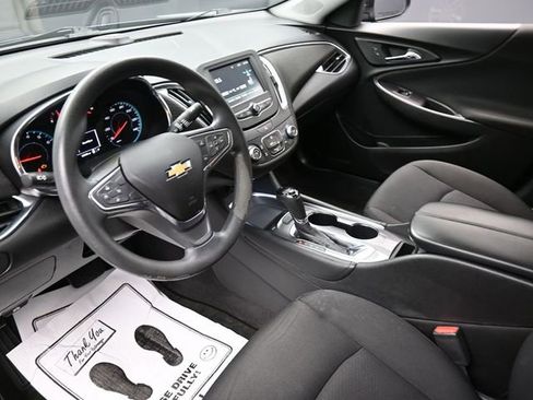 Used 2018 Chevrolet Malibu LT FWD image 18
