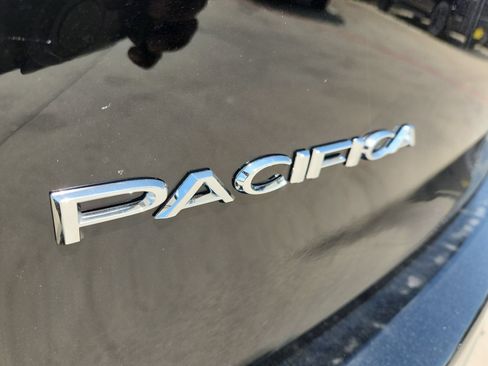 New 2027 Chrysler Pacifica Select FWD image 11
