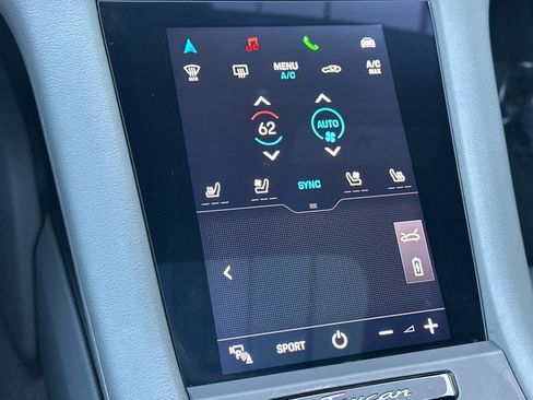 Used 2022 Porsche Taycan image 20