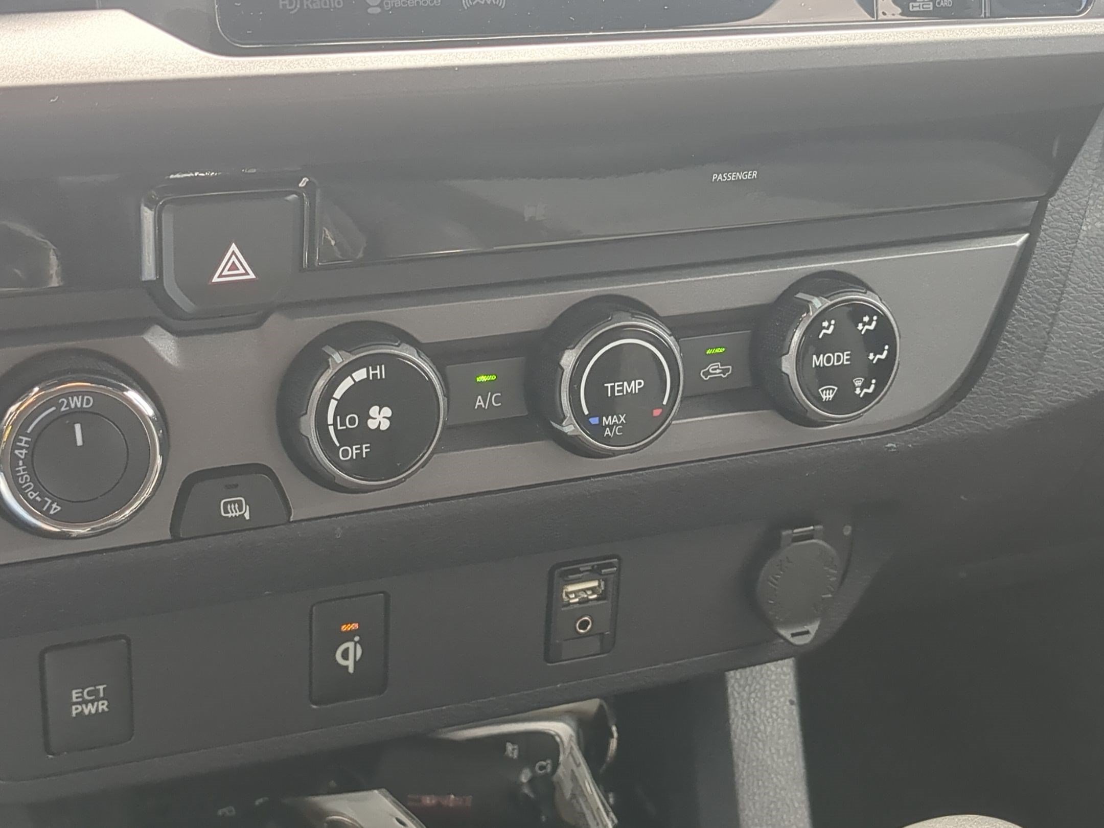 Used 2017 Toyota Tacoma TRD Sport w/ Tow Package (A/T) AWD/4WD image 26