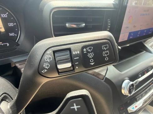 Used 2020 Ford Explorer Limited w/ Class III Trailer Tow Package RWD image 53
