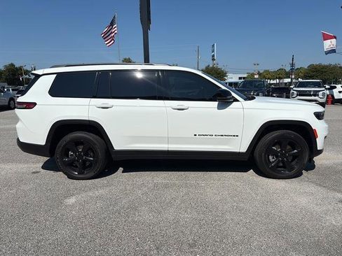 Used 2024 Jeep Grand Cherokee L Altitude image 7
