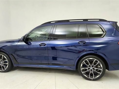 Used 2024 BMW X7 xDrive40i w/ Executive Package image 4